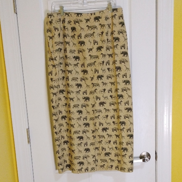 Stonebridge Size 16 Elephant Print Beige Maxi Skirt - Picture 7 of 8